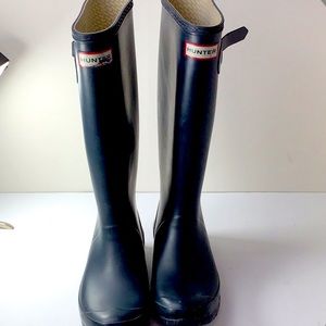 Hunter Water Boots aka Wellies. Navy blue color